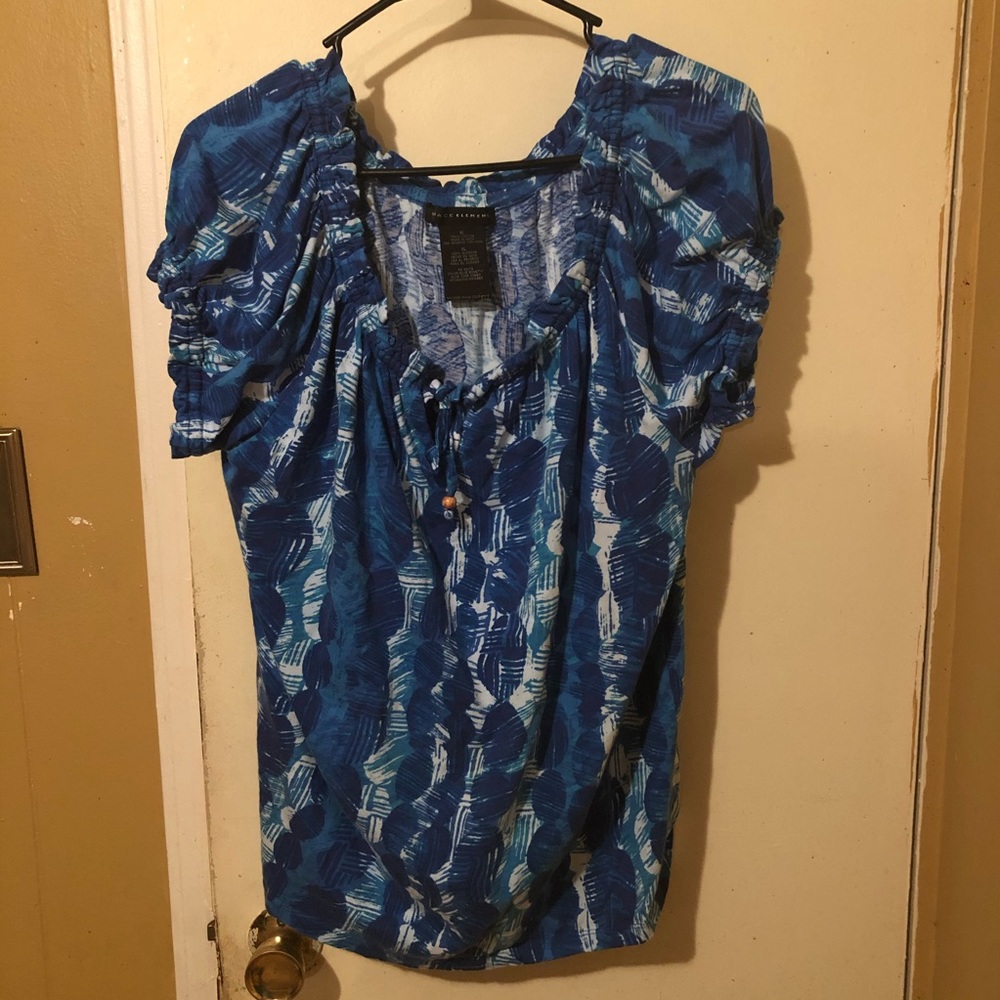 🐸 $8 Women’s Short Ruffle Sleeve Blouse. Size XL